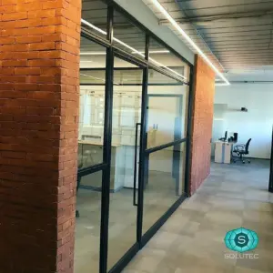 caixilho de alumínio com vidro